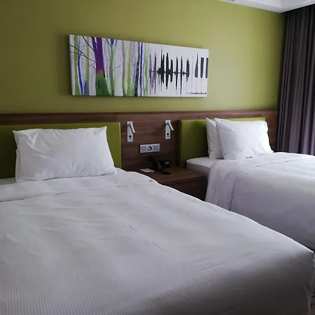 Готель Hampton By Hilton 3*