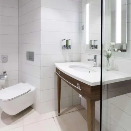 Hampton By Hilton 3*