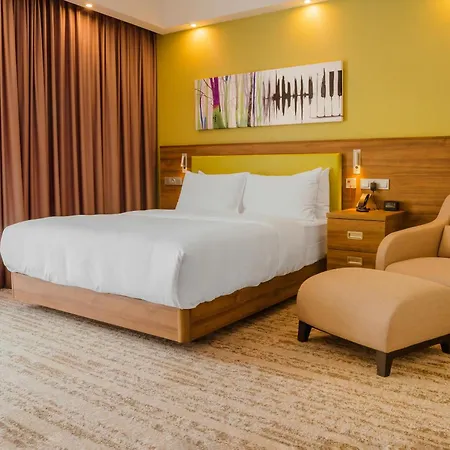 Готель Hampton By Hilton 3*