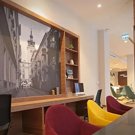 Готель Hampton By Hilton 3*