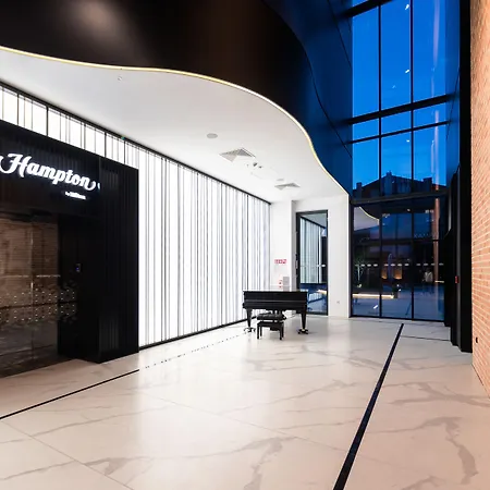 Готель Hampton By Hilton 3*