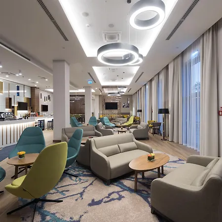 Готель Hampton By Hilton 3*