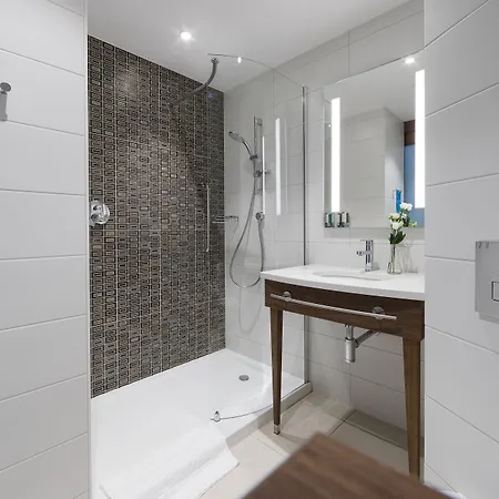 Hampton By Hilton Готель 3*