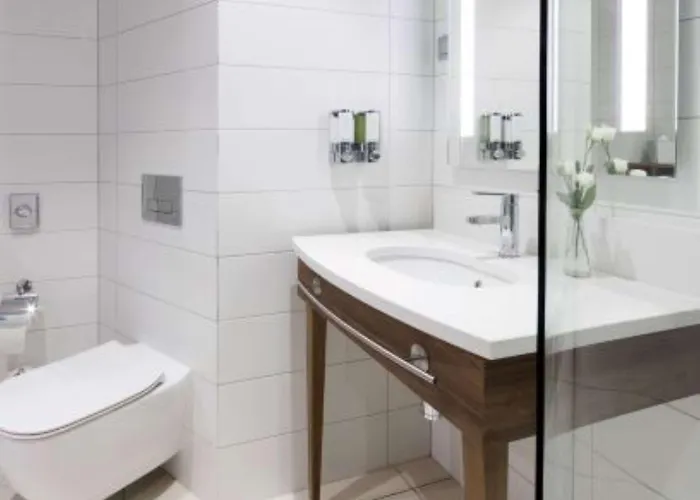 Hampton By Hilton 3*