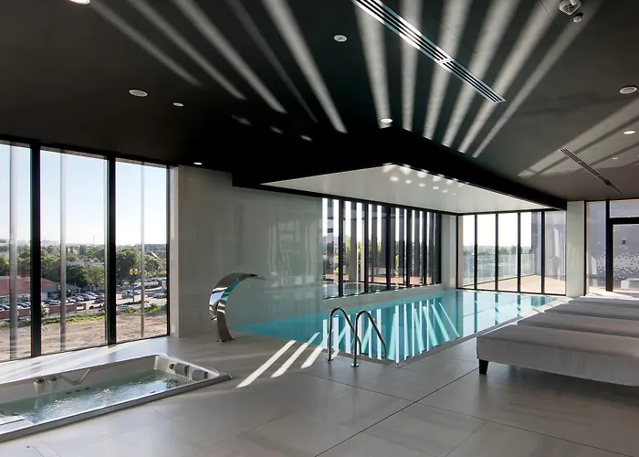 Hotel Hampton By Hilton 3*